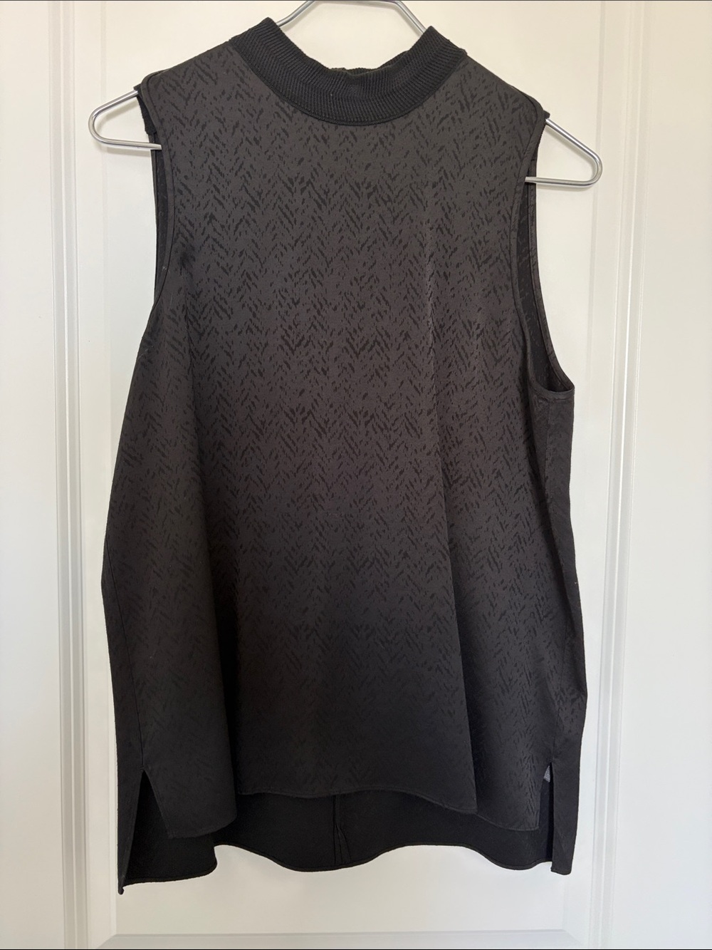 Textured Mock Neck Sleeveless Tank Top - Black